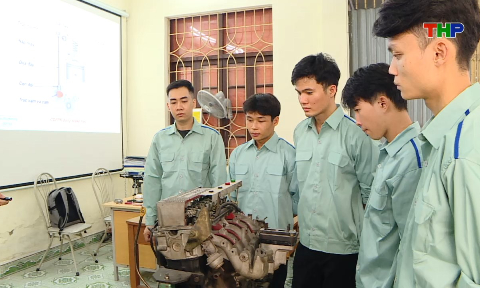 Gi&aacute;o dục v&agrave; đ&agrave;o tạo: N&acirc;ng tầm gi&aacute;o dục nghề nghiệp