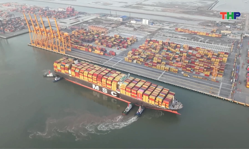 Cảng Hải Ph&ograve;ng đ&oacute;n t&agrave;u c&oacute; trọng tải lớn nhất v&agrave;o Lạch Huyện