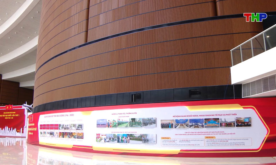 C&ocirc;ng t&aacute;c chuẩn bị tại địa điểm diễn ra Đại hội Đảng bộ th&agrave;nh phố