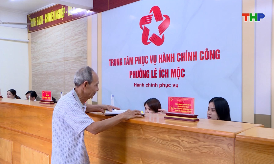 Nỗ lực giải quyết thủ tục h&agrave;nh ch&iacute;nh phục vụ người d&acirc;n