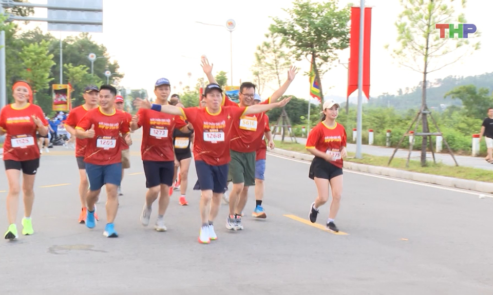 S&ocirc;i nổi Giải chạy &ldquo;Bước ch&acirc;n Đại hội - Nhịp đập di sản&rdquo;