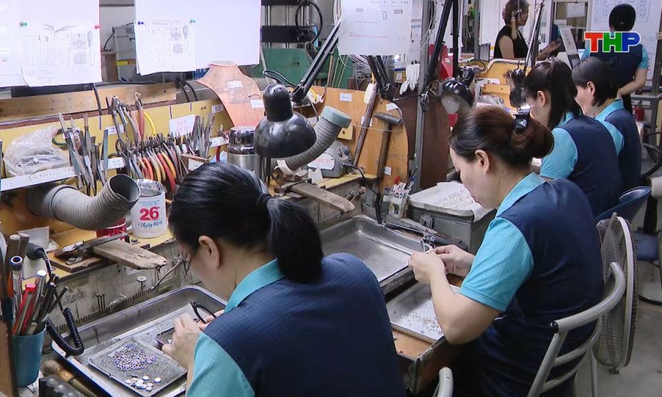 Ph&aacute;p luật v&agrave; cuộc sống: Th&aacute;o gỡ kh&oacute; khăn về mặt bằng cho cơ sở sản xuất kinh doanh