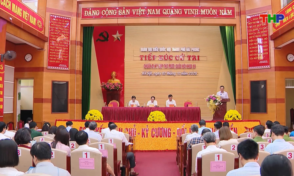 Đo&agrave;n đại biểu Quốc hội th&agrave;nh phố tiếp x&uacute;c cử tri 