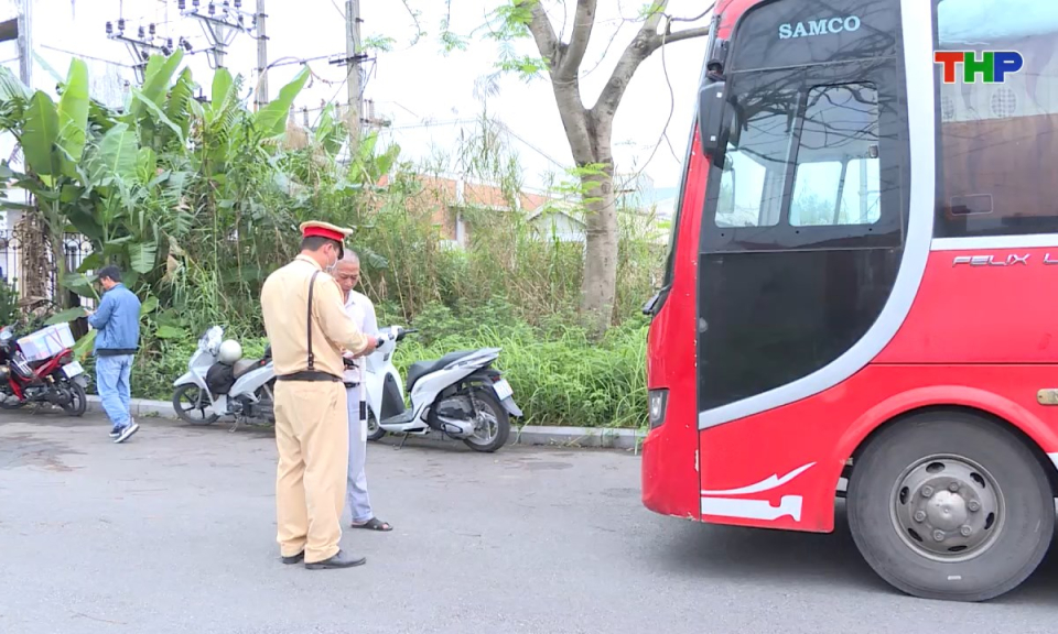 Pháp luật và cuộc sống: Tăng cường kiểm tra, xử lý vi phạm trong kinh doanh vận tải khách