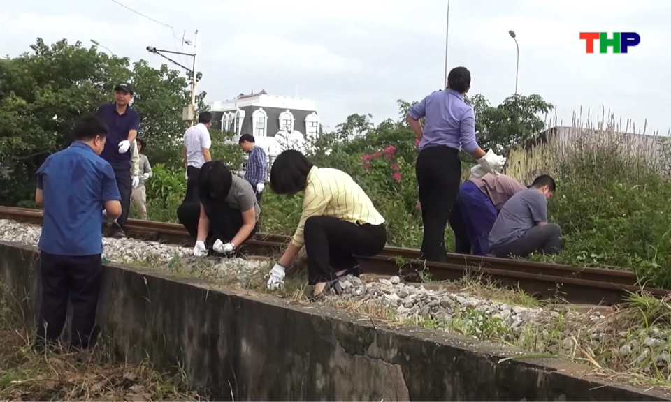 T&iacute;ch cực bảo đảm an to&agrave;n giao th&ocirc;ng đường sắt