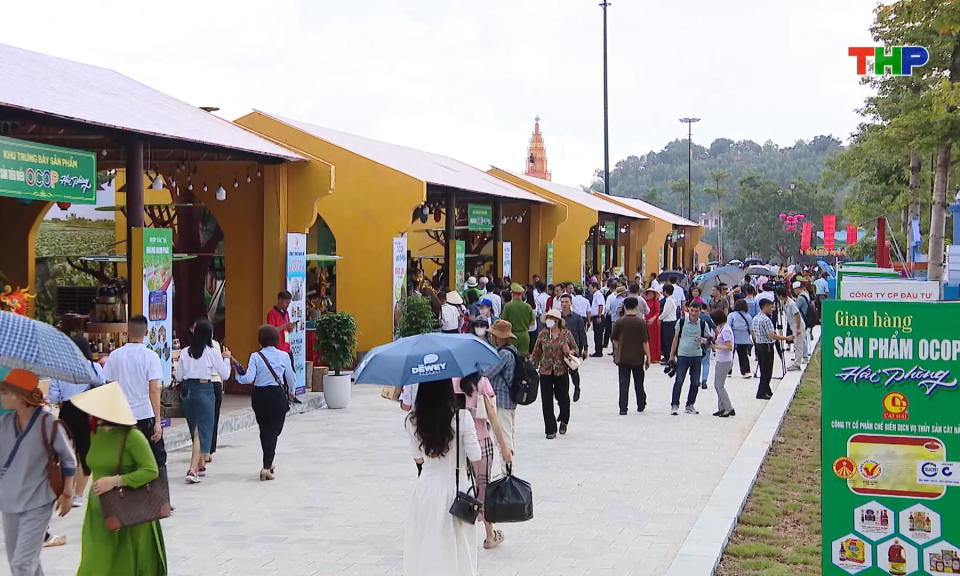 Mở rộng ph&aacute;t triển tour du lịch C&ocirc;n Sơn - Kiếp Bạc