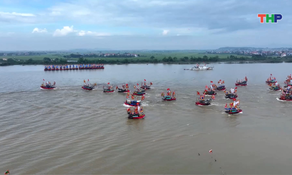 Độc đ&aacute;o diễn xướng hội qu&acirc;n tr&ecirc;n s&ocirc;ng Lục Đầu