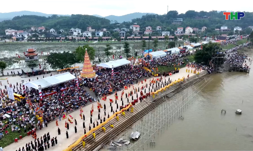 Lễ hội m&ugrave;a thu C&ocirc;n Sơn - Kiếp Bạc thu h&uacute;t người d&acirc;n, du kh&aacute;ch