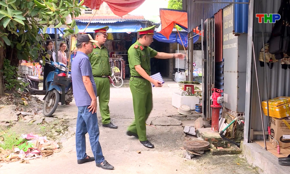 Tăng cường c&ocirc;ng t&aacute;c PCCC tại c&aacute;c chợ, trung t&acirc;m thương mại