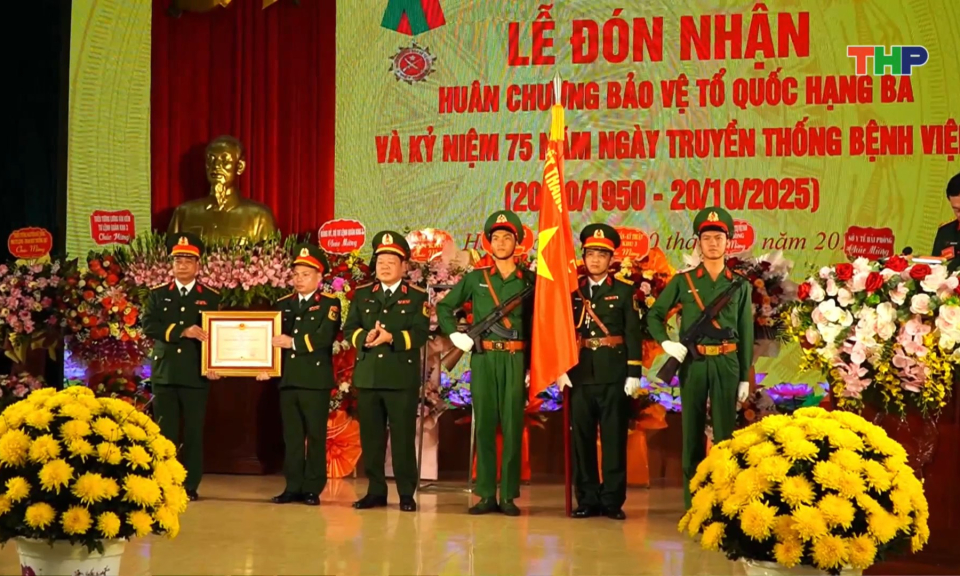 Bệnh viện Quân y 7 đón nhận Huân chương Bảo vệ Tổ quốc hạng ba