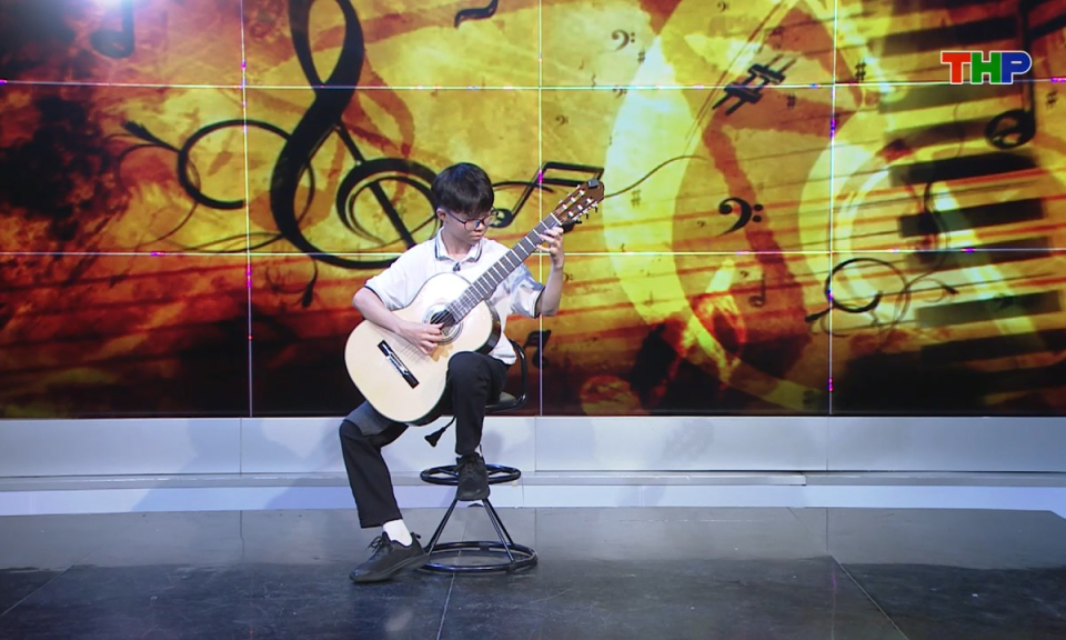 Lăng kính tuổi hoa: Cậu bé Guitar