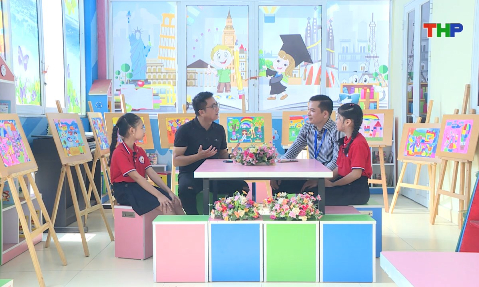 Lăng kính tuổi hoa: Sắc màu tuổi thơ