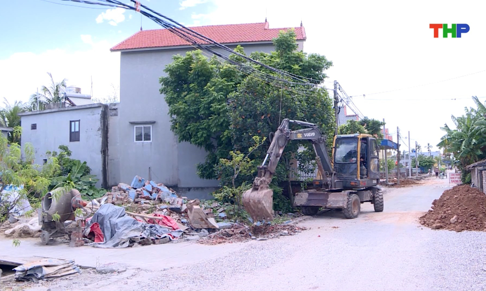 Phấn đấu về đ&iacute;ch x&acirc;y dựng n&ocirc;ng th&ocirc;n mới