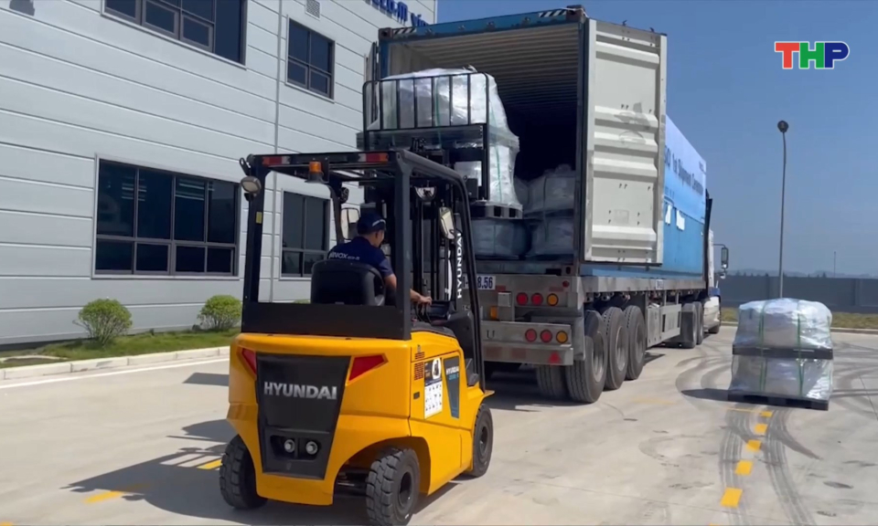 Xuất khẩu h&agrave;ng h&oacute;a 10 th&aacute;ng tăng cao