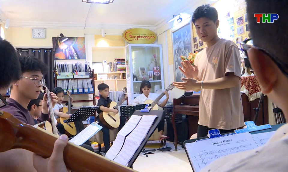 Lăng kính tuổi hoa: Giai điệu tuổi hồng