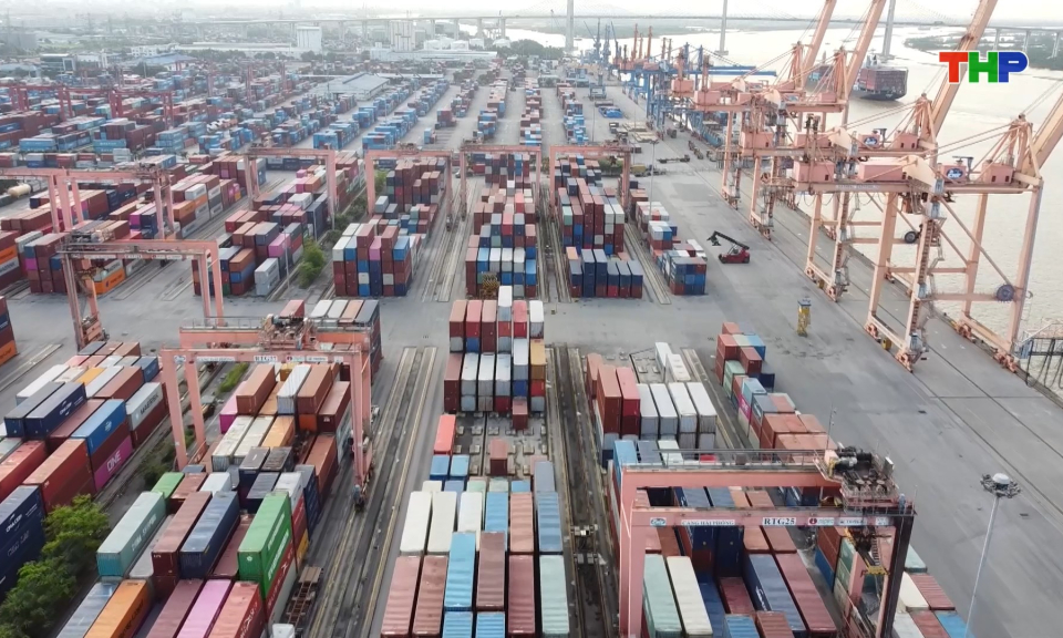 Sản lượng h&agrave;ng h&oacute;a qua cảng biển Hải Ph&ograve;ng tăng sau 10 th&aacute;ng
