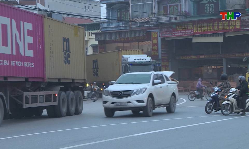 Tiềm ẩn nguy cơ mất an toàn giao thông trên quốc lộ 38