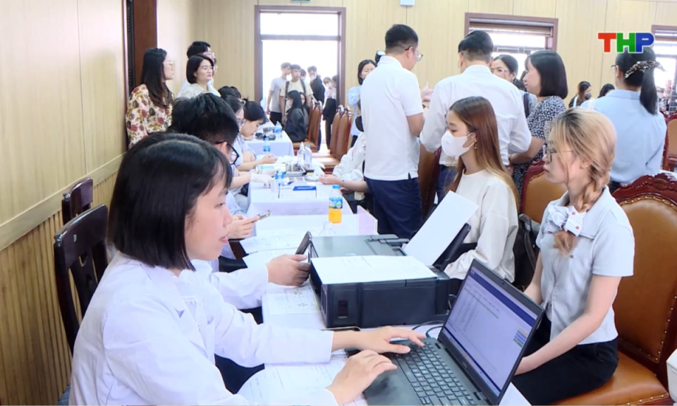 Bản tin thời sự trưa (12/11/2025)