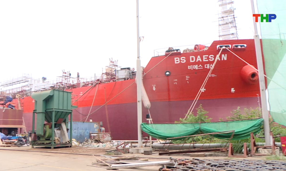 Kinh tế v&agrave; đ&ocirc; thị: Ng&agrave;nh đ&oacute;ng t&agrave;u dần phục hồi t&iacute;ch cực