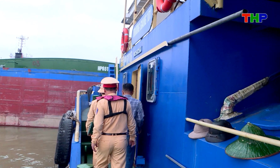 Tăng cường bảo đảm an to&agrave;n giao th&ocirc;ng đường thủy