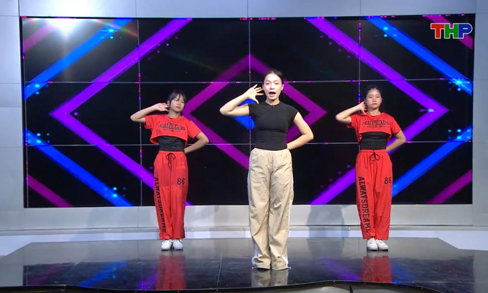 Vitamin tuổi hồng: Sàn nhảy cầu vồng (Phần 12)