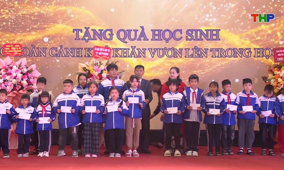 Chăm lo cho c&aacute;c học sinh c&oacute; ho&agrave;n cảnh kh&oacute; khăn