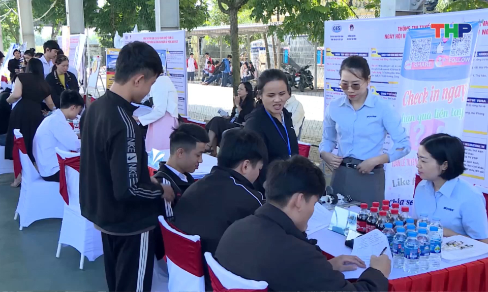 Ph&aacute;t huy vai tr&ograve; cầu nối giữa doanh nghiệp v&agrave; người lao động