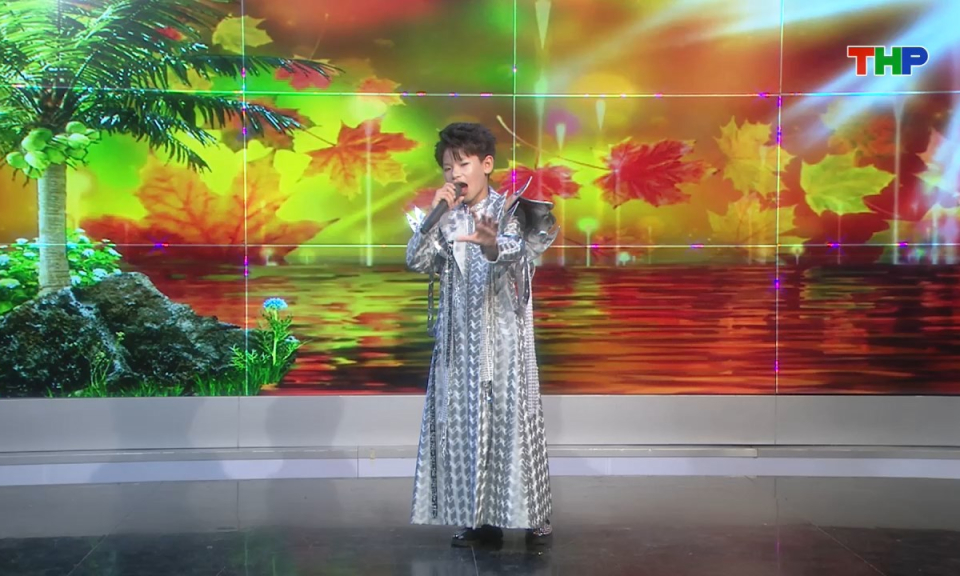 Lăng kính tuổi hoa: Ca sĩ nhí Phạm Anh Khôi