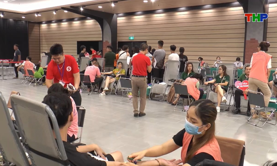 Ph&oacute;ng sự t&agrave;i liệu: Khi "giọt hồng" nối d&agrave;i hi vọng