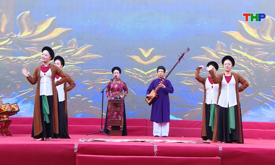 Giới thiệu di sản kh&ocirc;ng gian văn h&oacute;a đ&igrave;nh l&agrave;ng