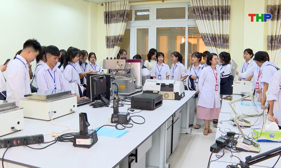 Tạo đột phá từ chủ trương, chính sách về y tế, giáo dục