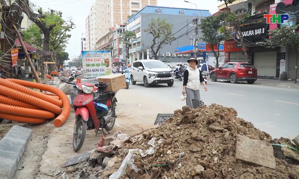 Đẩy nhanh tiến độ chỉnh trang đường, hè các tuyến phố trung tâm