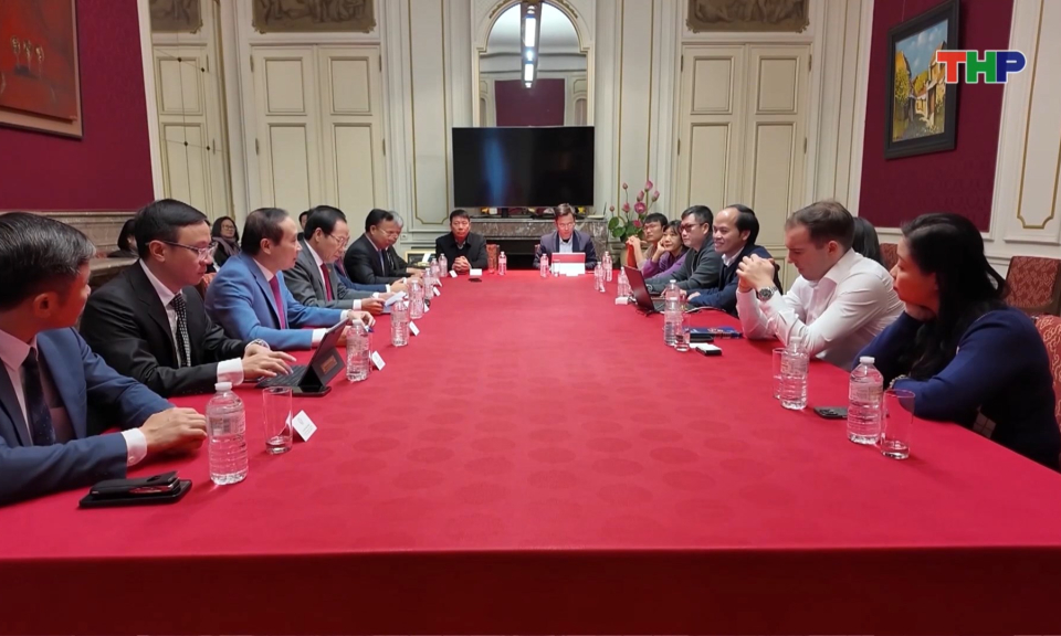 Đồng chí Bí thư Thành ủy gặp gỡ trí thức, doanh nghiệp kiều bào tại Bỉ