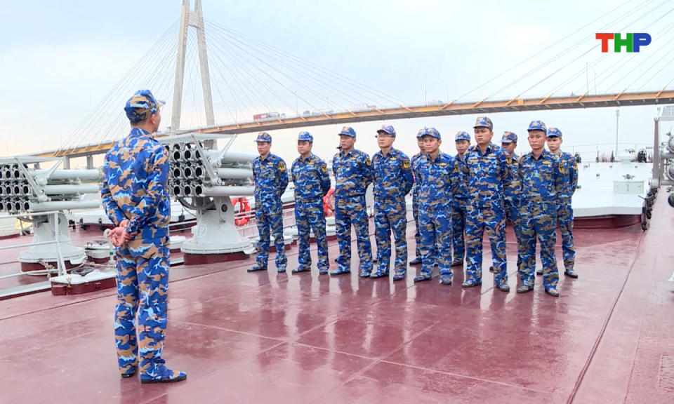 An ninh biển đảo: Hải quân làm điểm tựa cho ngư dân vươn khơi bám biển