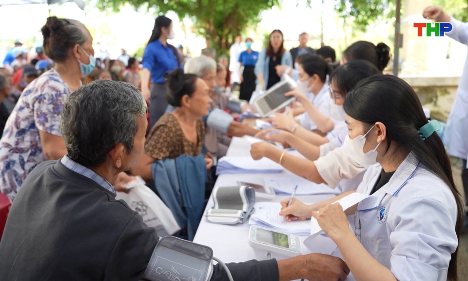 Sẻ chia khó khăn cùng người dân tỉnh Đắk Lắk