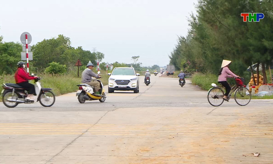 Hộp thư truyền hình: Nhiều tuyến đường giao thông nông thôn xuống cấp
