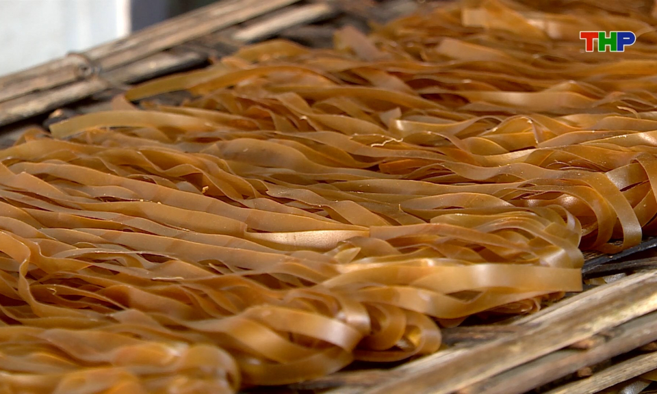 Giữ lửa làng nghề bánh đa truyền thống 