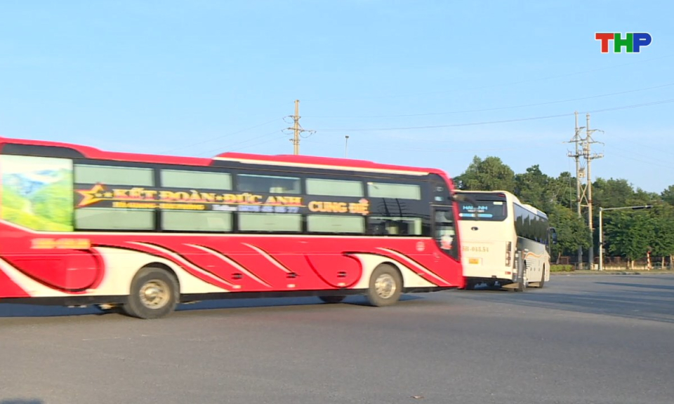 An to&agrave;n giao th&ocirc;ng: Bảo đảm an to&agrave;n giao th&ocirc;ng trong hoạt động xe hợp đồng