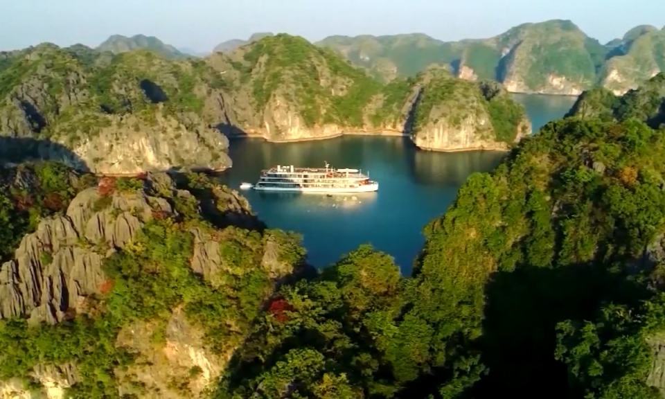 Phim t&agrave;i liệu: Kỳ vĩ di sản thế giới Vịnh Hạ Long - Quần đảo C&aacute;t B&agrave; 