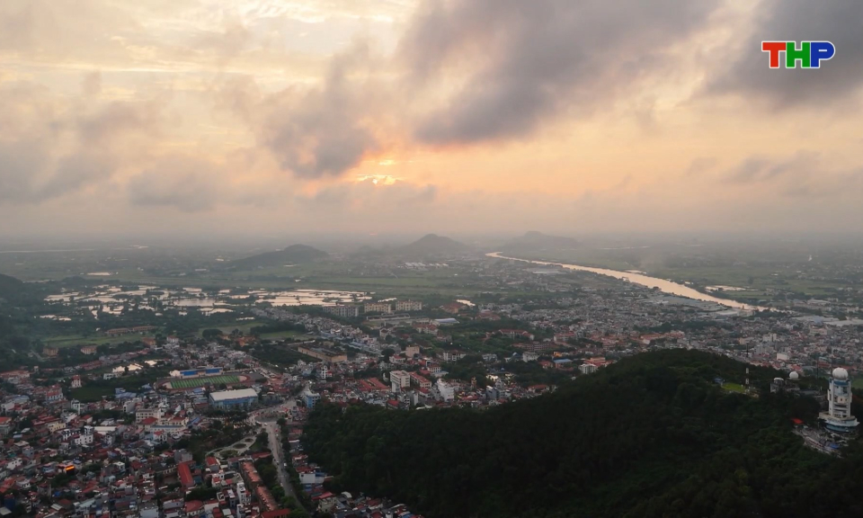 Đồi Thi&ecirc;n Văn - N&eacute;t b&igrave;nh y&ecirc;n giữa l&ograve;ng th&agrave;nh phố