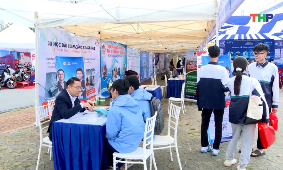 Đồng h&agrave;nh c&ugrave;ng thanh ni&ecirc;n lập th&acirc;n, lập nghiệp