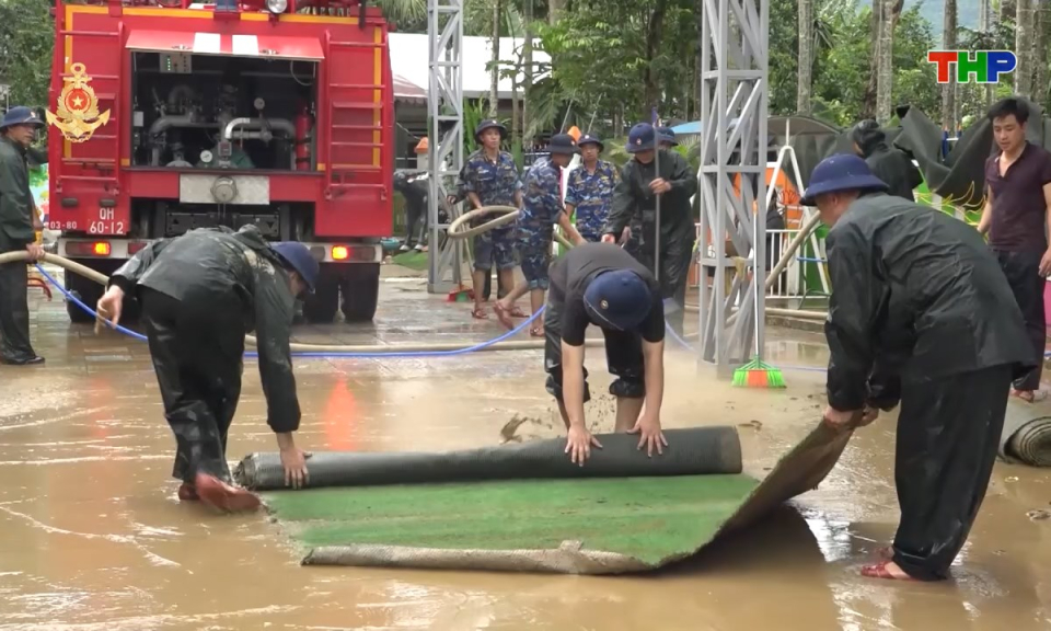 Tổ quốc v&agrave; người chiến sĩ Hải qu&acirc;n: Ấm &aacute;p t&igrave;nh người sau mưa lũ