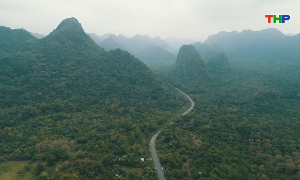 Ph&oacute;ng sự: C&aacute;t B&agrave; tr&ecirc;n con đường xuy&ecirc;n đảo