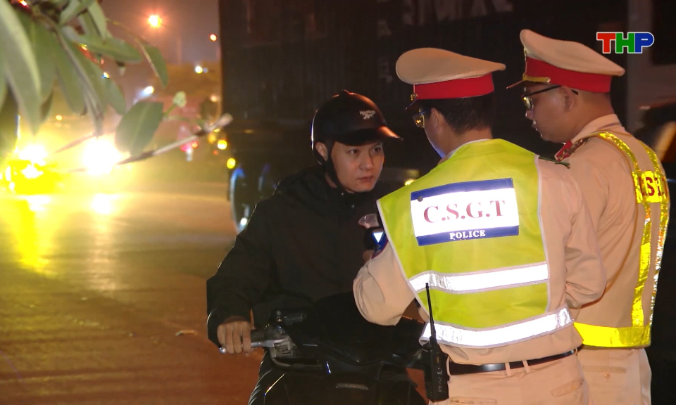 Tập trung xử l&yacute; vi phạm giao th&ocirc;ng dịp cuối năm