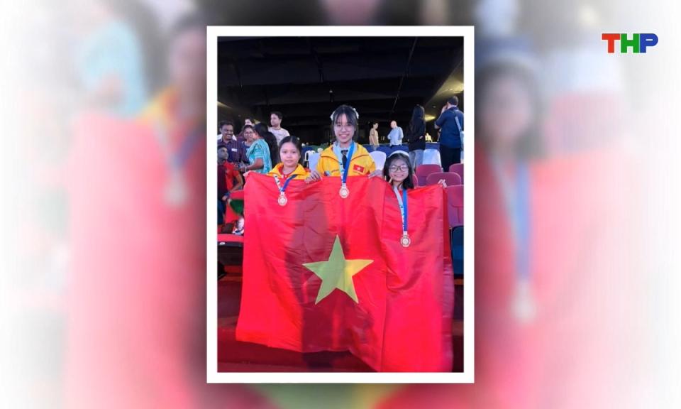 Lăng k&iacute;nh tuổi hoa: Kỳ thủ ch&acirc;u lục