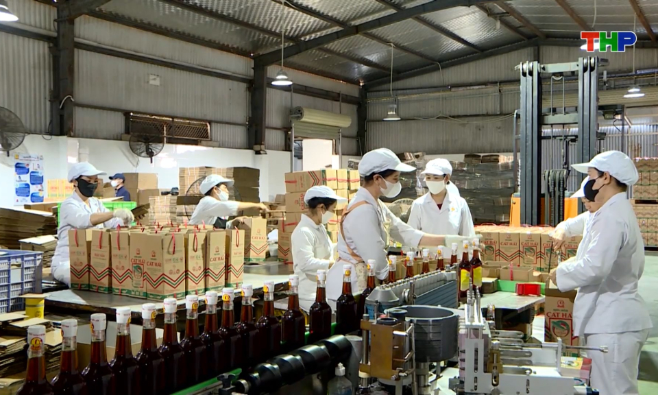 Tăng tốc sản xuất h&agrave;ng h&oacute;a dịp cuối năm