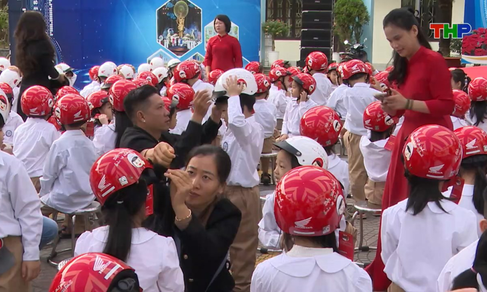 An to&agrave;n giao th&ocirc;ng: Hải Ph&ograve;ng đẩy mạnh thực hiện mục ti&ecirc;u 100% trẻ em đội mũ bảo hiểm