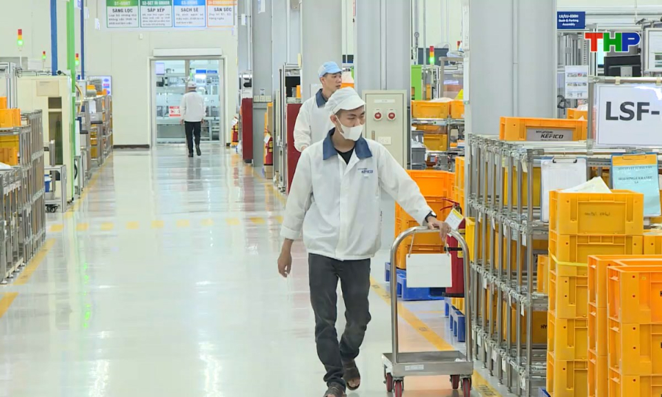 Lao động v&agrave; c&ocirc;ng đo&agrave;n: Chăm lo người lao động dịp cuối năm