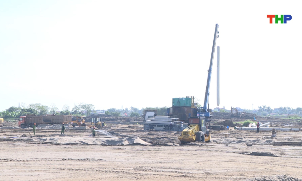 Ng&agrave;y Tết Dương lịch tr&ecirc;n c&ocirc;ng trường trọng điểm nh&agrave; ga h&agrave;nh kh&aacute;ch T2 