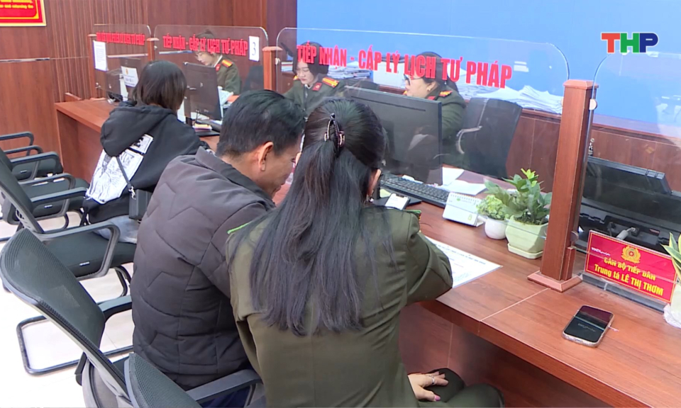 Đưa dịch vụ c&ocirc;ng trực tuyến đến gần hơn với người d&acirc;n